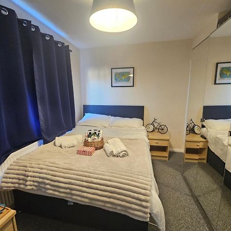 Double Bedroom Located Close To Manchester Airport Wythenshawe Exteriér fotografie
