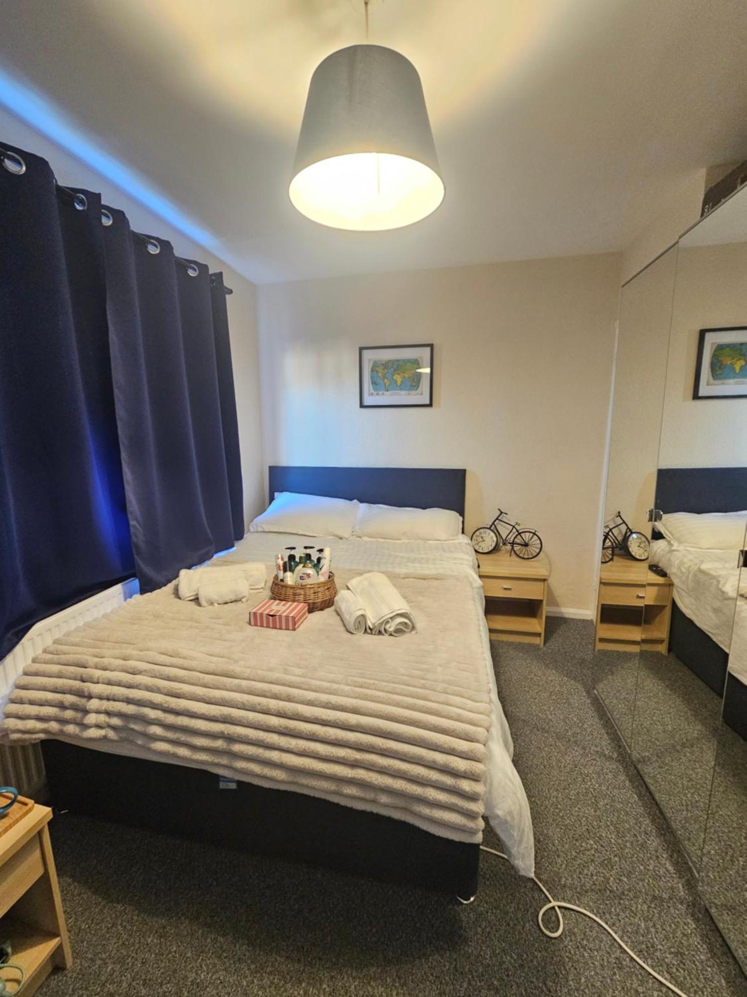 Double Bedroom Located Close To Manchester Airport Wythenshawe Exteriér fotografie